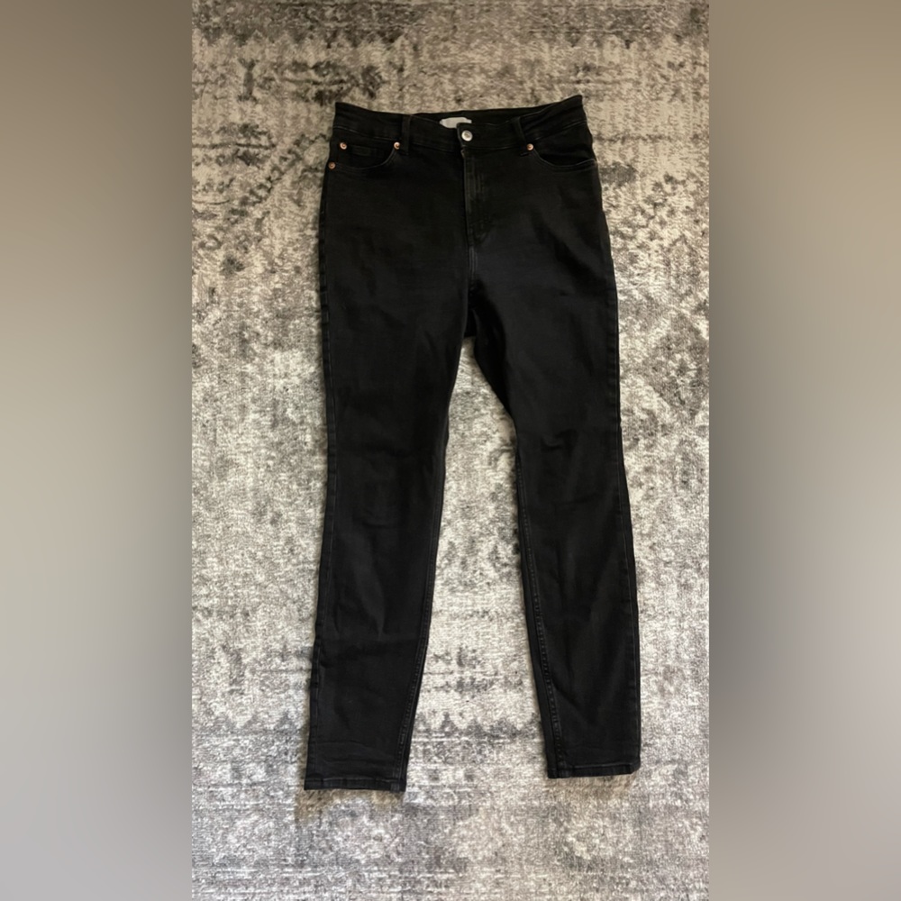 Size 10 H&M black skinny jeans